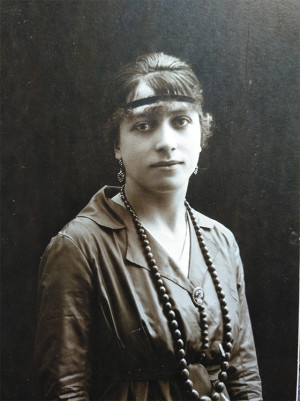 Carme Bofill, anys 20